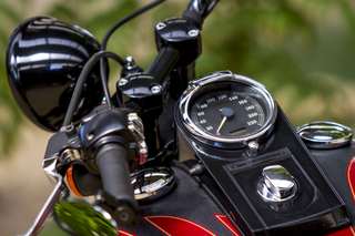 Harley-Davidson 1450 Heritage Springer — Manubrio dall'alto: strumento, tappo serbatoio, comandi.
