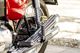 Honda 750 Four — Macro della pinza freno anteriore e del raccordo del tubo.