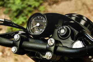 Honda SLR 650 Vigor — Manubrio e strumento tondo, blocchetto chiave, comandi.