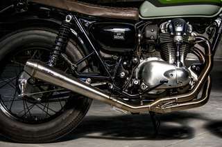 Kawasaki W800 — Motore lato destro: testata bicilindrica, carter lucidato, collettori.
