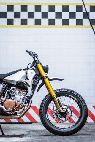 Yamaha WR 400 — Front three-quarter view from the right, from low down, vertical format, chequered band on the wall.